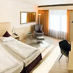 Ost Am Kö Hotel 3*